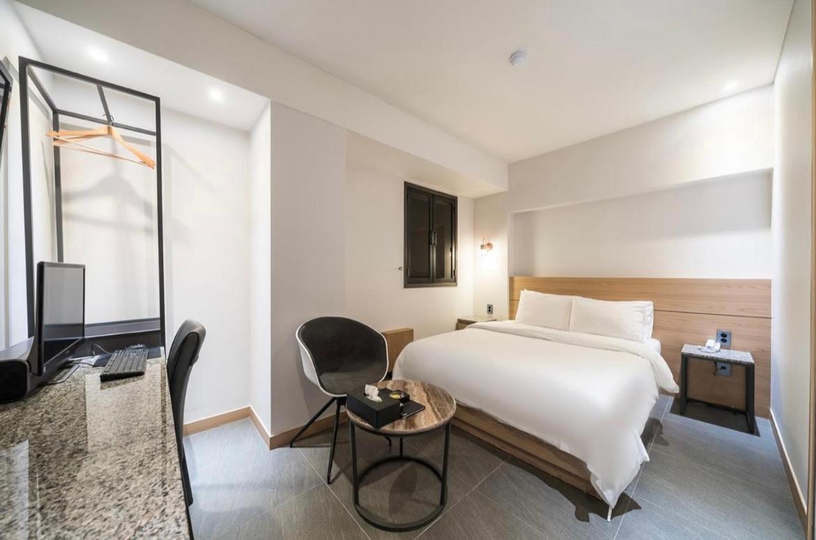 Hotel Myeong Jak Suwon Exterior photo