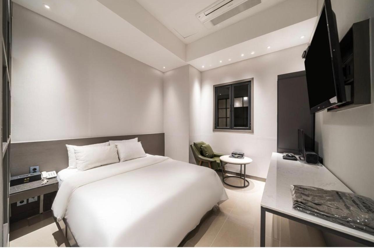 Hotel Myeong Jak Suwon Exterior photo