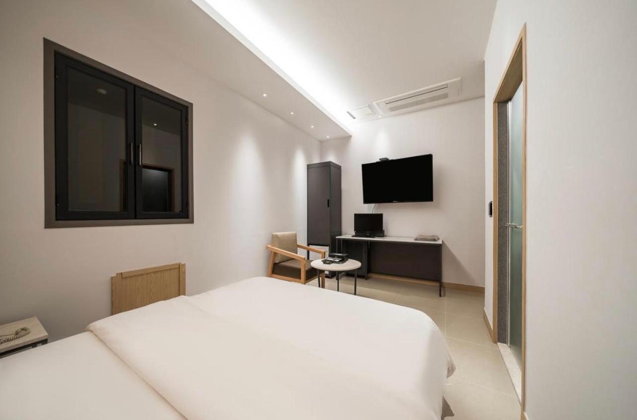 Hotel Myeong Jak Suwon Exterior photo