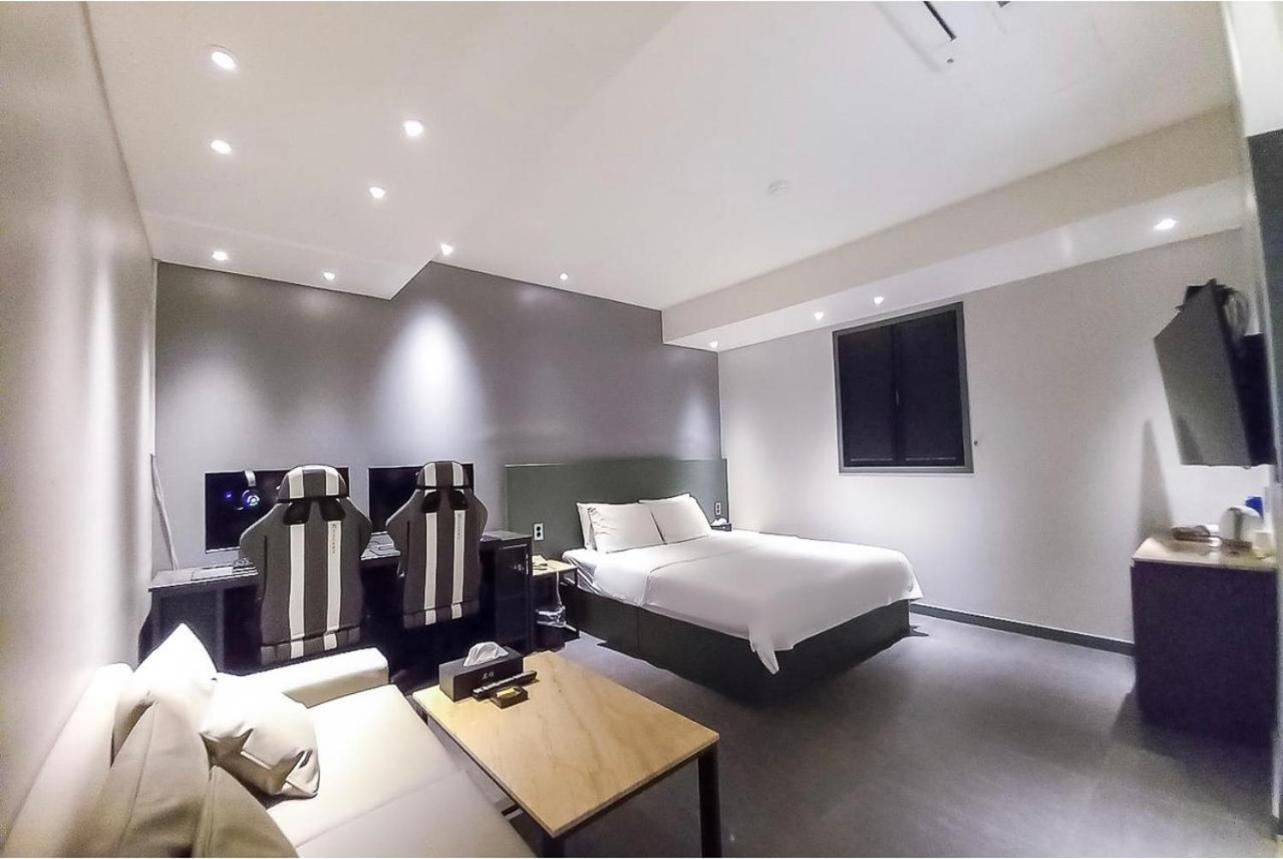 Hotel Myeong Jak Suwon Exterior photo